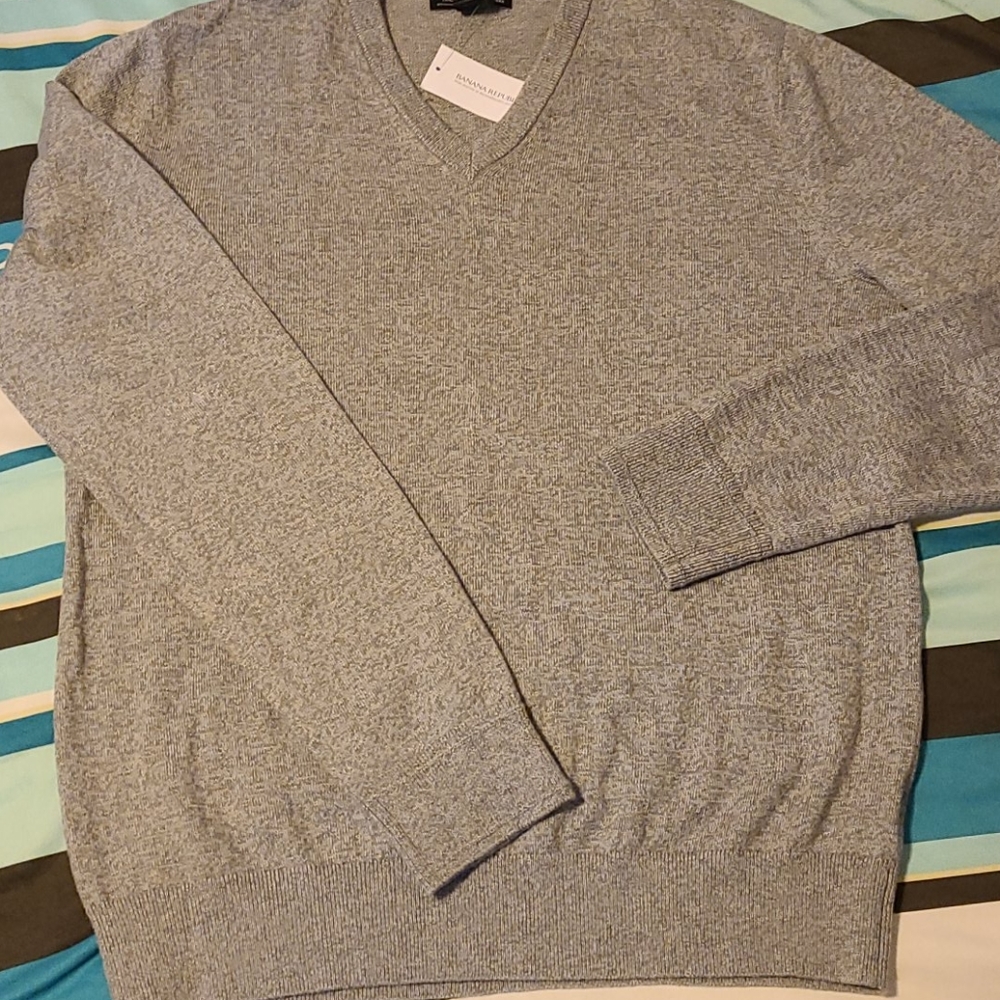 Banana Republic V-Neck Sweater NWT